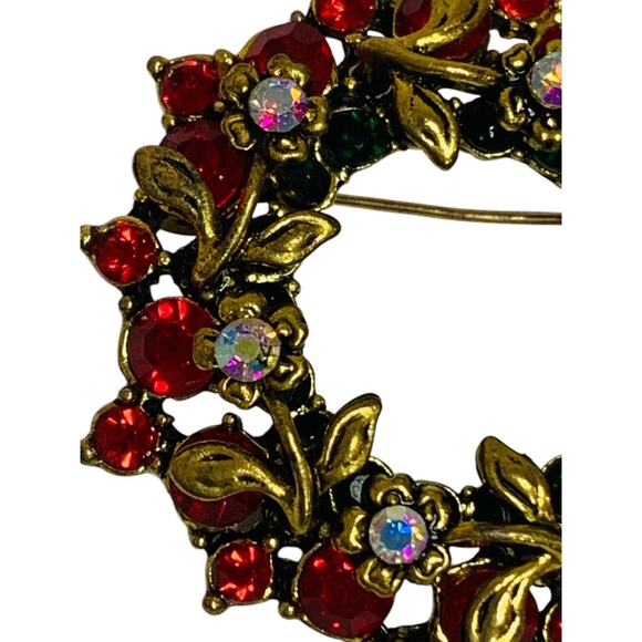 Brooch Pin Goldtone Wreath Red Crystals 1.75 Inch Diameter - Picture 4 of 6